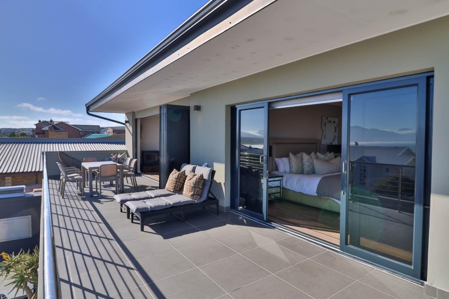 5 Bedroom Property for Sale in De Kelders Western Cape